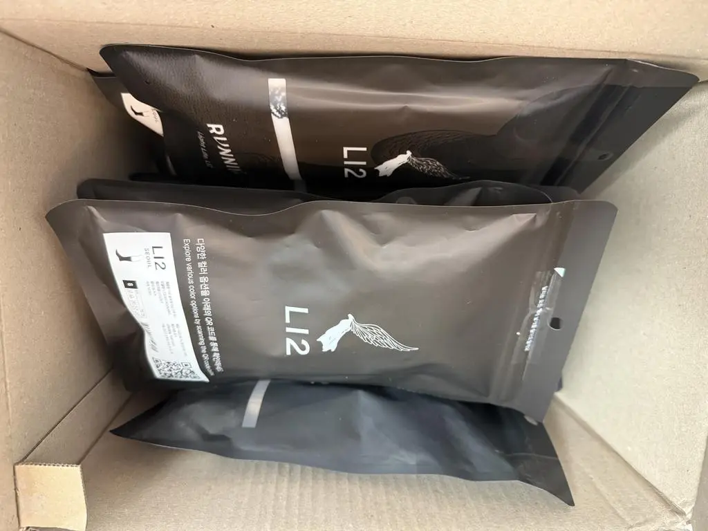 생각했던것보다 타이트하고 얇아요 운동용으로는 괜찮을거같아요