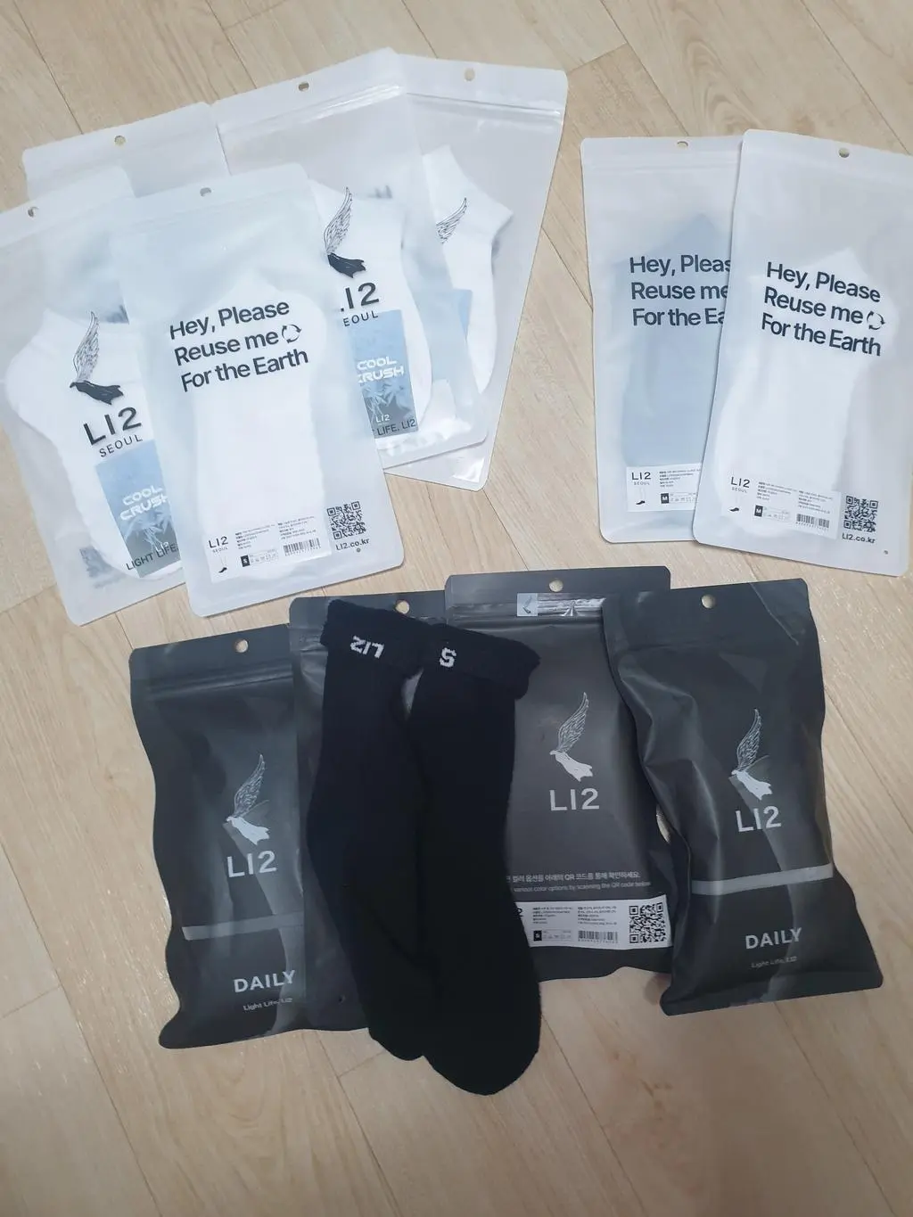 오 진짜 도톰해요 요즘 날이 추워져서 생에 처음으로 두꺼운 양말을 사야겠다 생각이 들