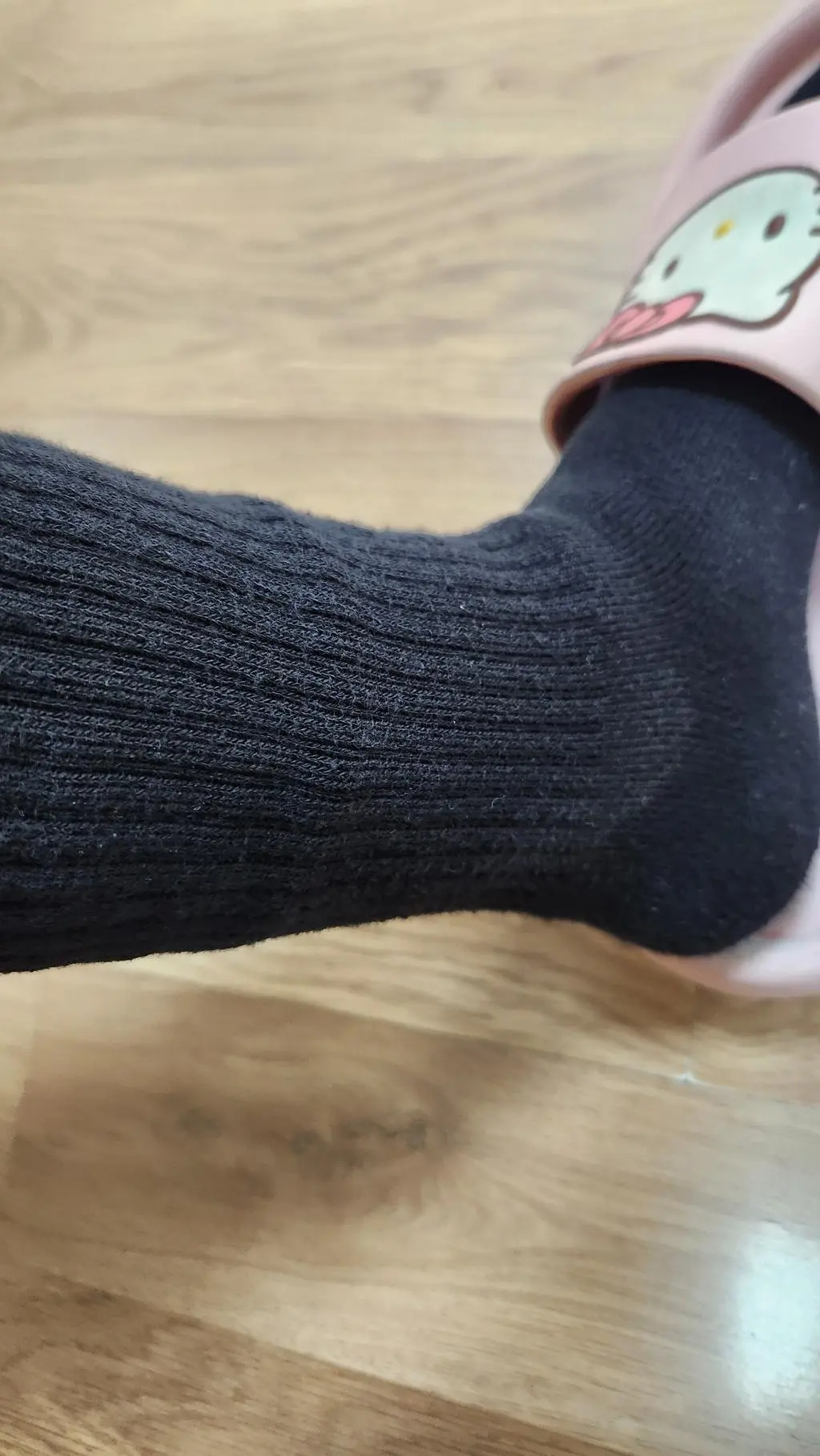 앙말 정말  폭신하고  따뜻해서 좋습니다. 신어도  불편한곳도 없구요