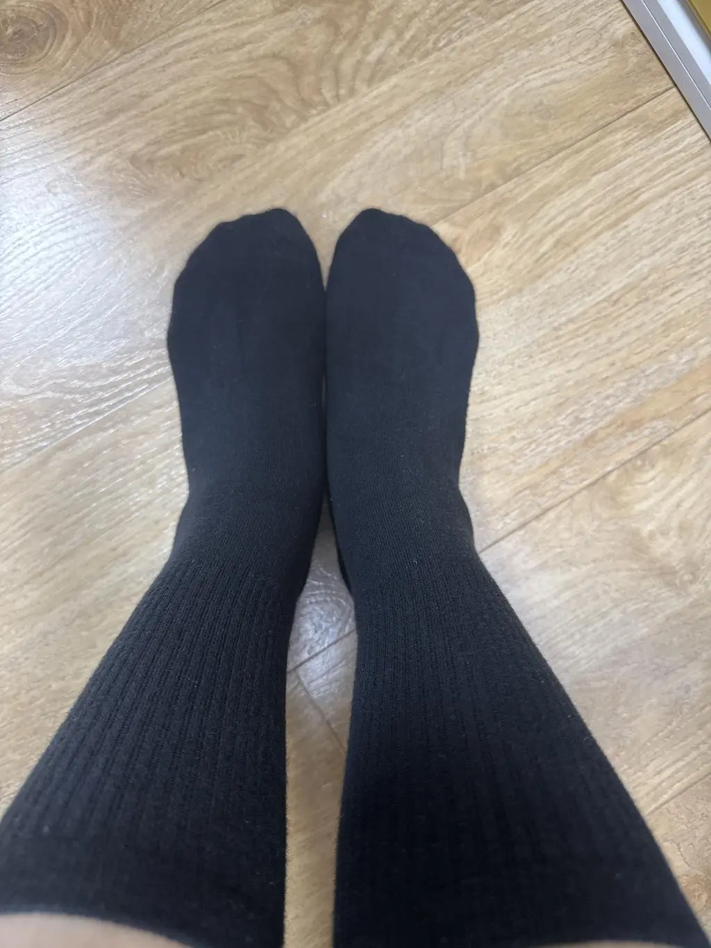 발바닥부분은 쿠션처럼 따뜻하면서 포근하고 발목부분이 두껍지 않아서 부츠에 신을수 