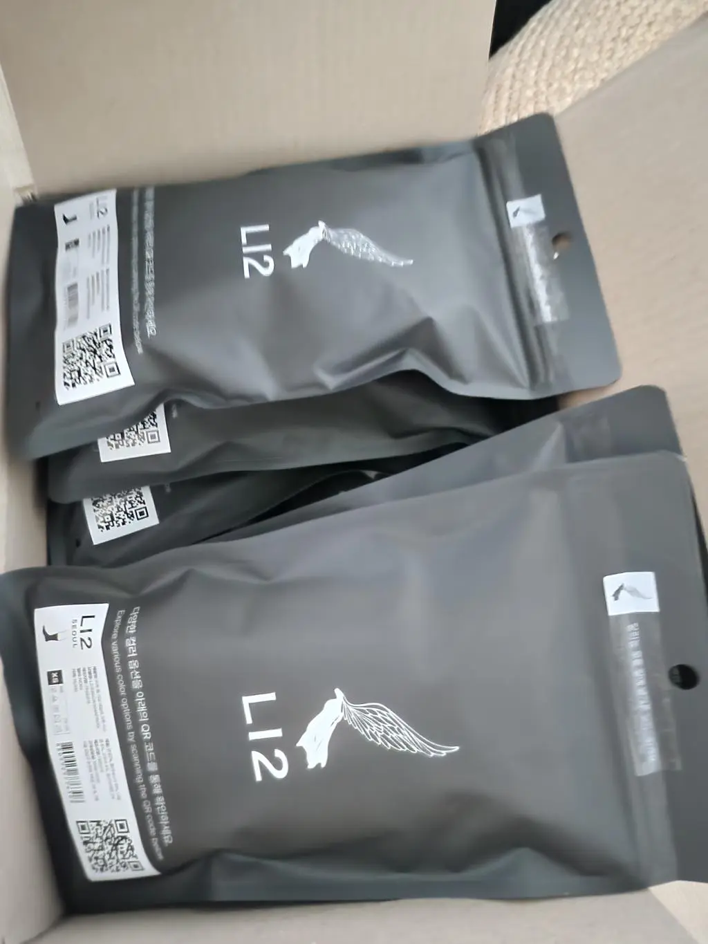 웜 기모라고 해서 엄청 두껍고 신발을 신을 때 불편하진 않을까 싶었는데 전혀 아니네요