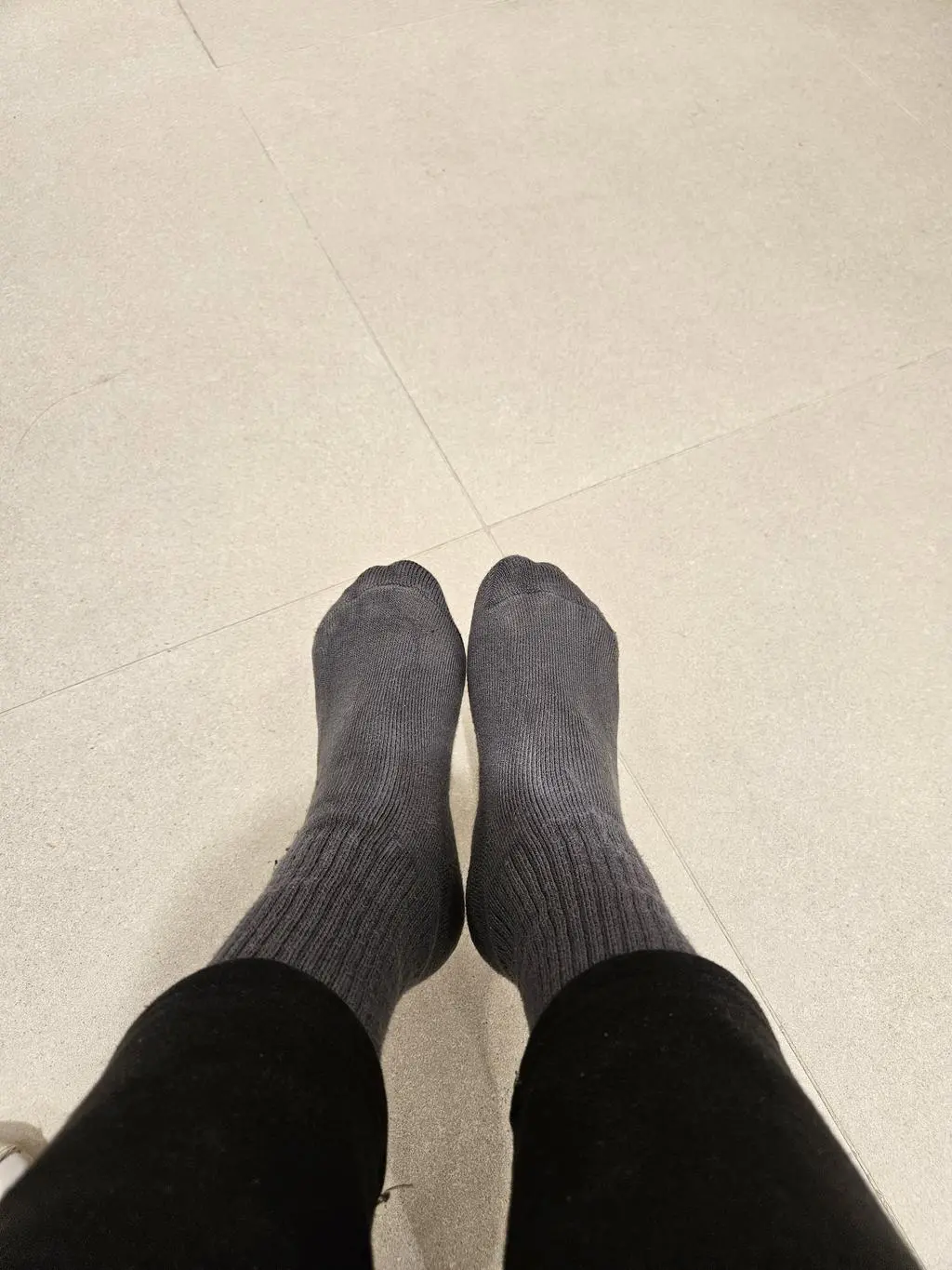 일단 너무 따뜻하고 발에 땀이 안차서 넘 좋아요~~발도 폭신폭신해서 너무 편합니다~