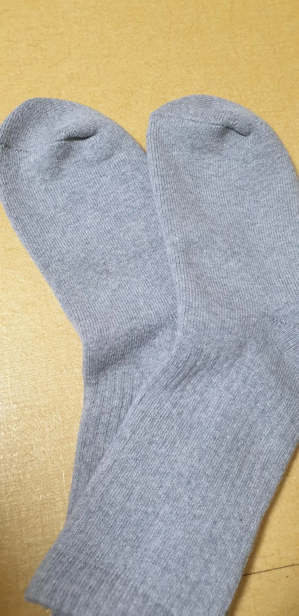 엄마는 베이지,멜란지240, 한겨울에 여름 흰양말만 신고 다니는 고딩 딸램 아이보리 23