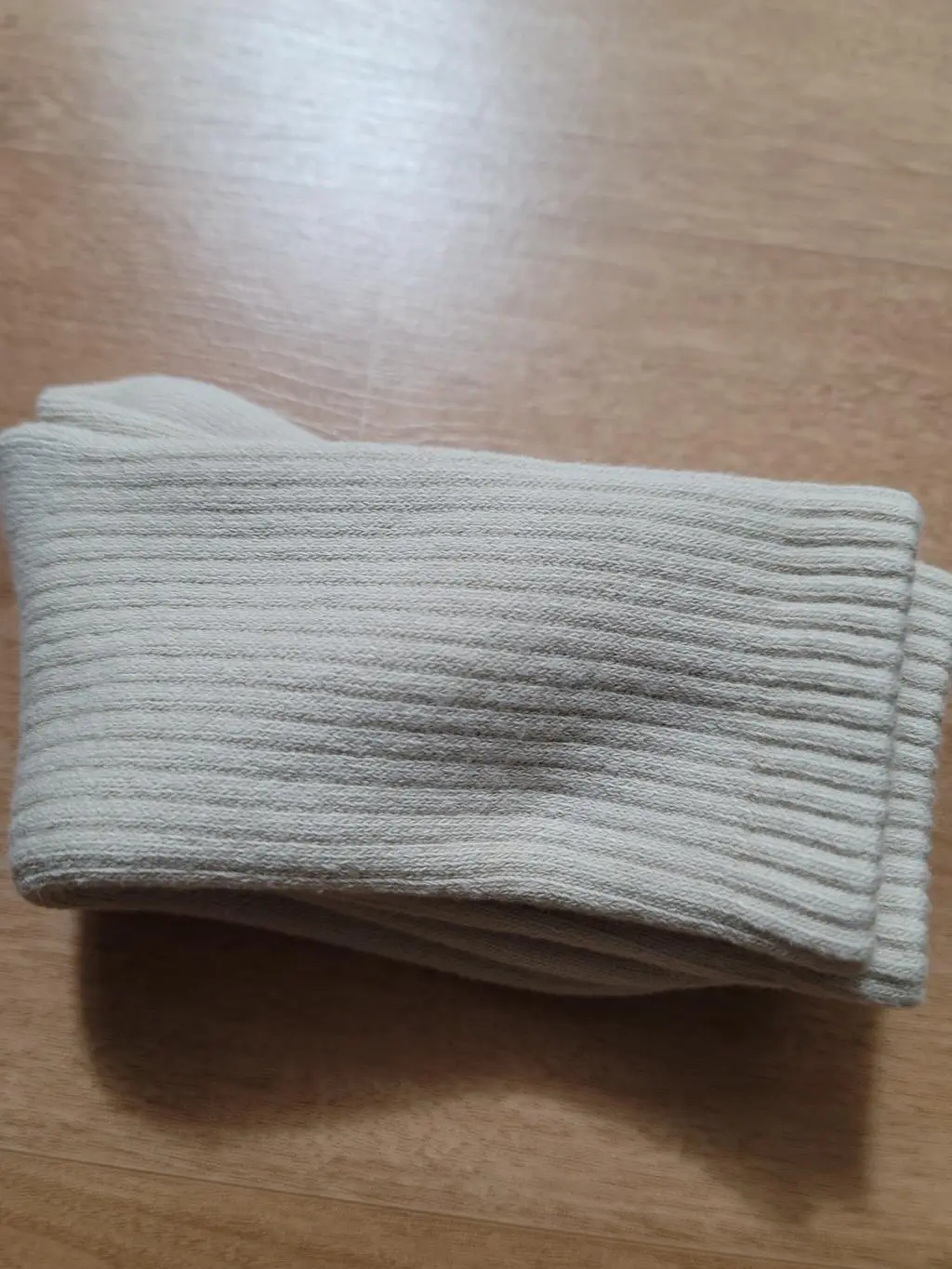 양말 너무 따뜻하고 가벼워요 겨울양말로 잘산것같아요 좋아서 추가구매하려구요!!