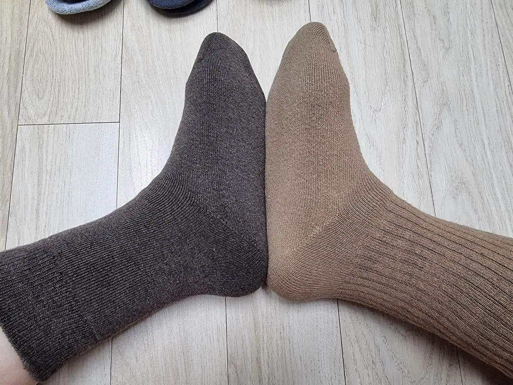 수족 냉증 있어서 겨울에는 두꺼운 양말을 많이 신는데  메리노울이라고 해서 주문해봤