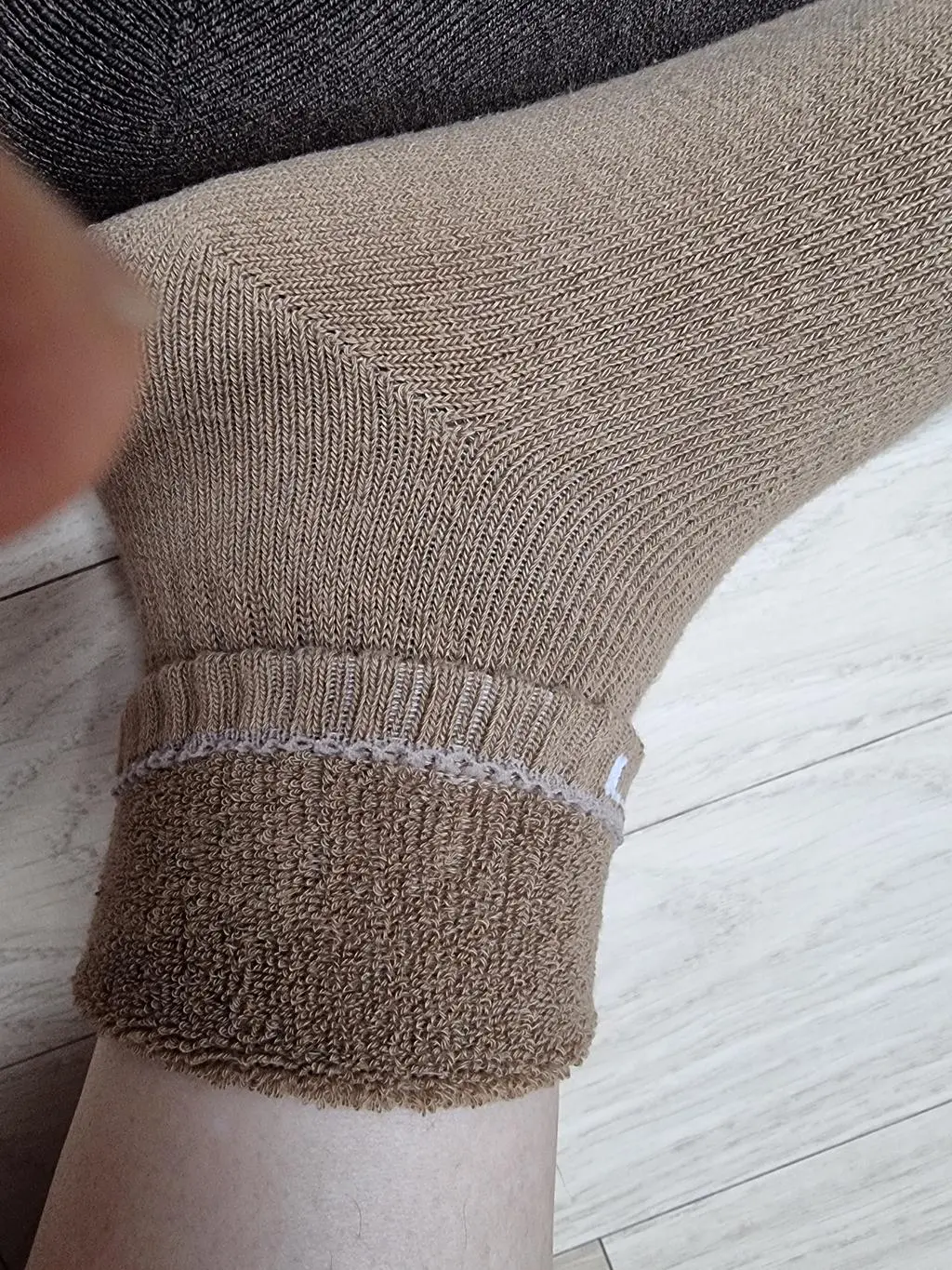 양말 안쪽이 타올재질 비슷한 테리조직으로 되어있어요. 양말은 좀 두꺼운 편이고 메리