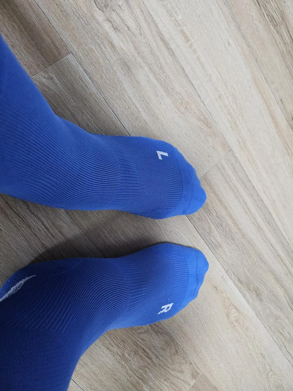 쨍한 색상이 더 이쁘네요
