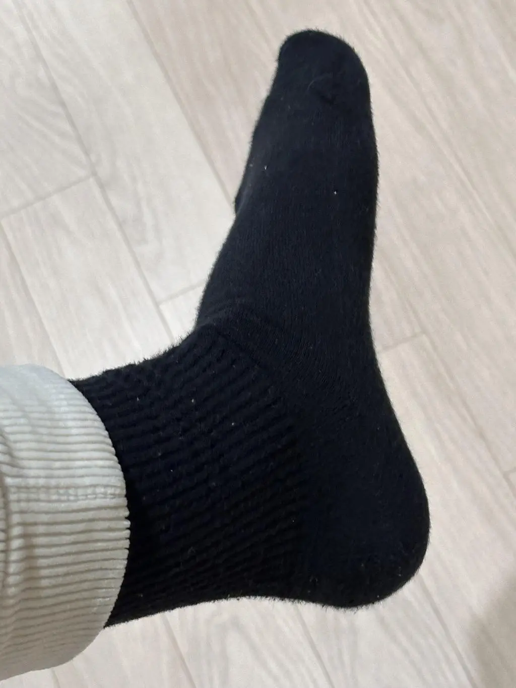 기대한 만큼 폭신함은 아닌데 편해요! 발목이 덜 조이는 느낌..?