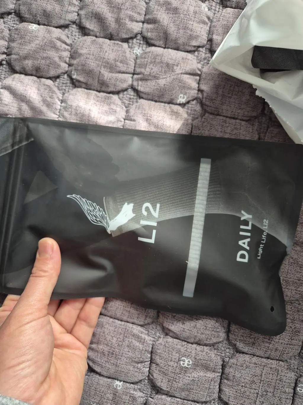 일반양말이랑 다른 부분이 조임은 없는데 밀착
