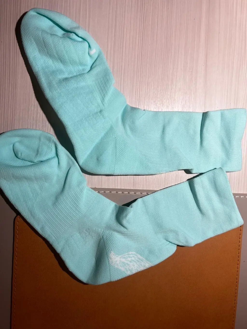 블랙, 화이트, 민트 구매하였으며 색상이 다양하여 깔맞춤도 가능하네요. 소재는 여러가