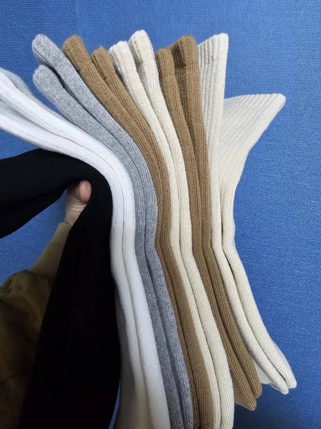 양말 진짜 따뜻하고 이 가격에 이마이 많이 주시다니...ㅎㅎㅎ
