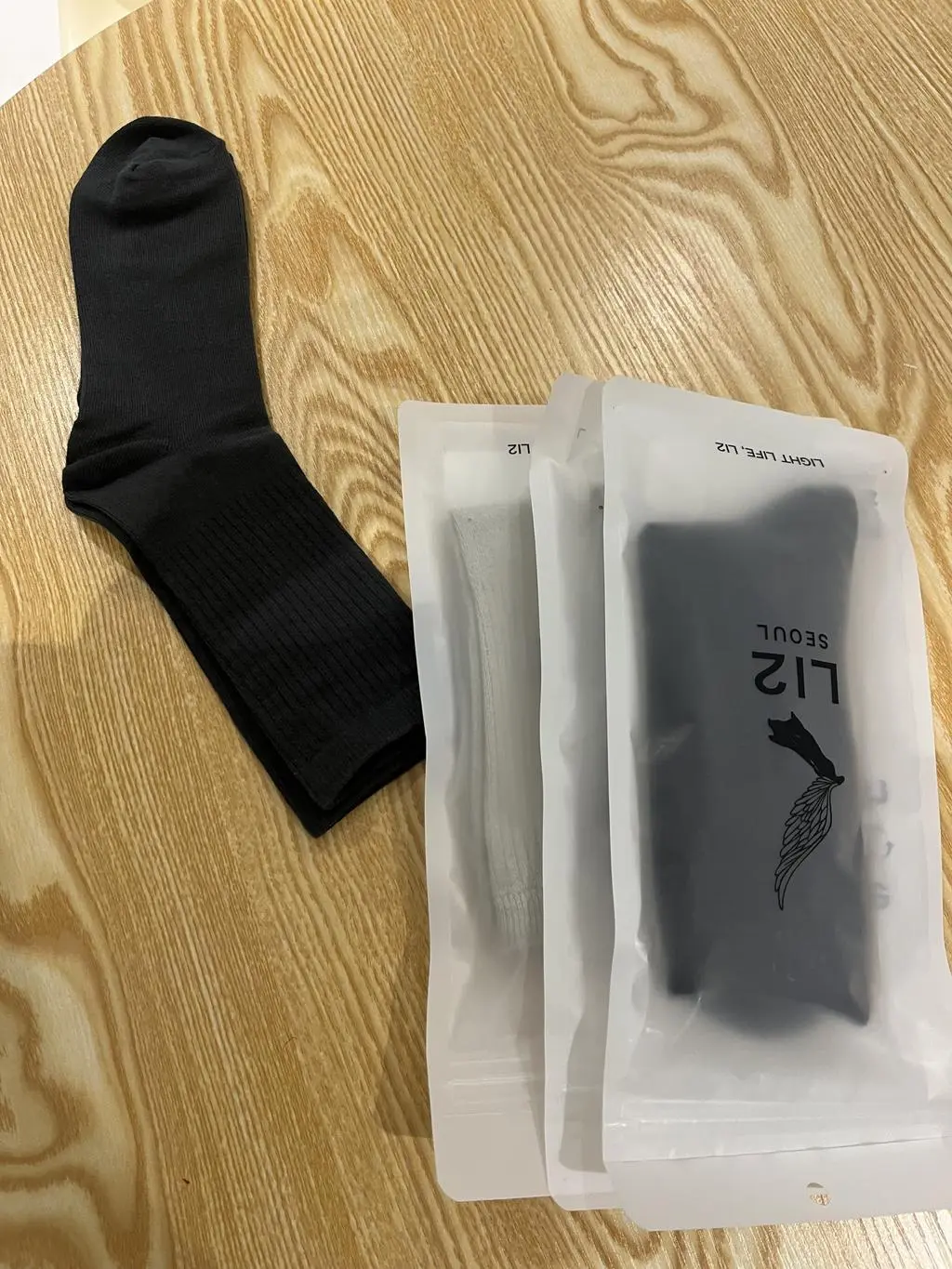 상품 포장도 낱게이고 제품을 보니 고급지내요 신어보니 짱짱합니다 후기가 좋아서 프로