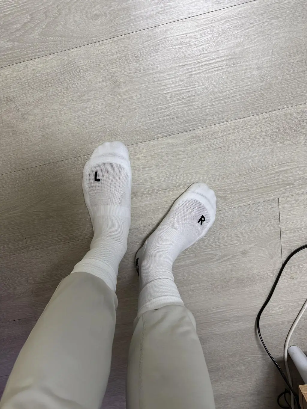 사이즈 무게 무엇보다 통기성이 좋아서 중장거리 런닝 후에도 발이 불지않아 좋아요, 뛰