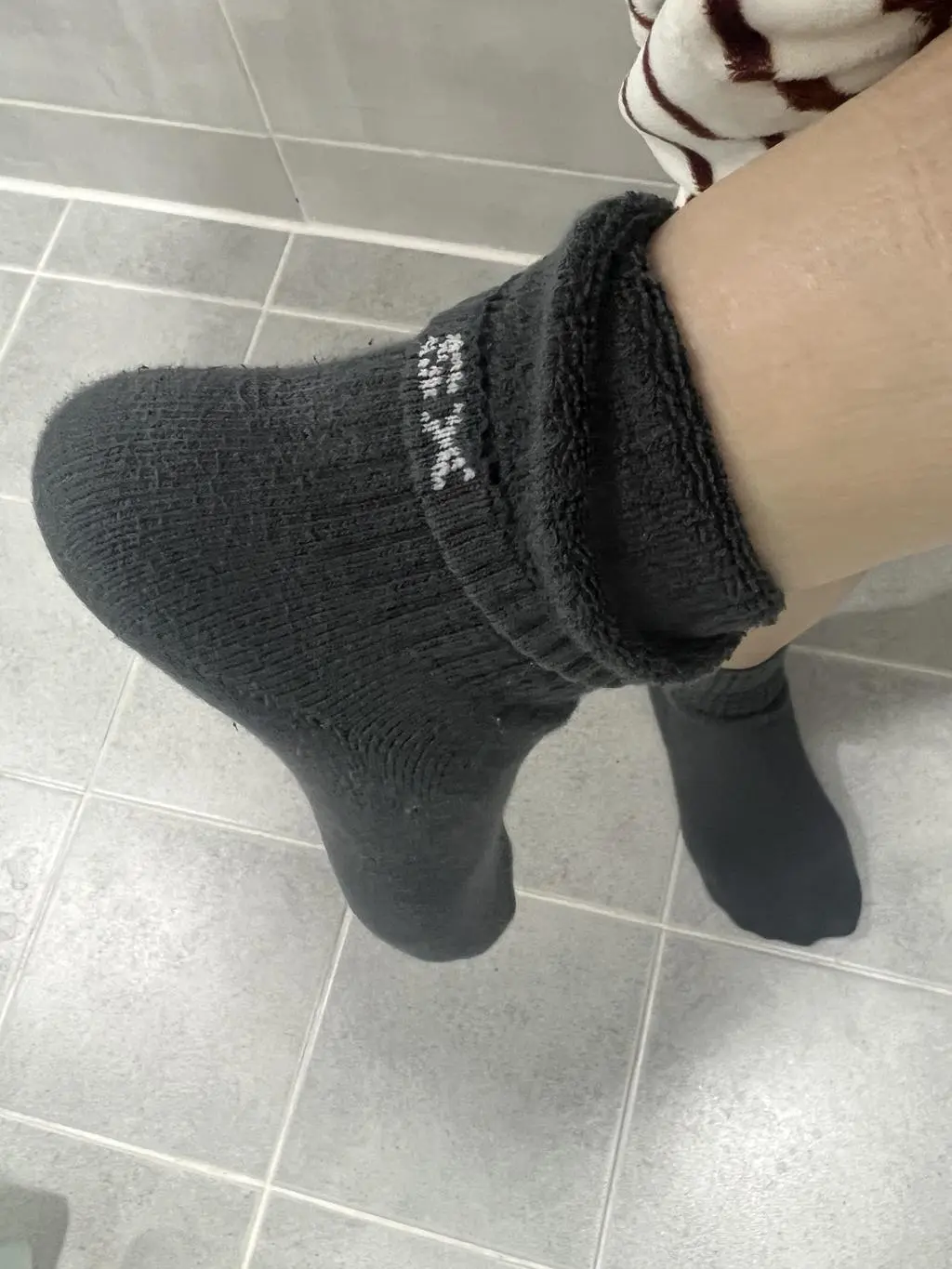 아버지꺼 그리고 딸인 제것 같이 구매했습니다 230사이즈인데 xs잘 맞구요 아부지는 m사