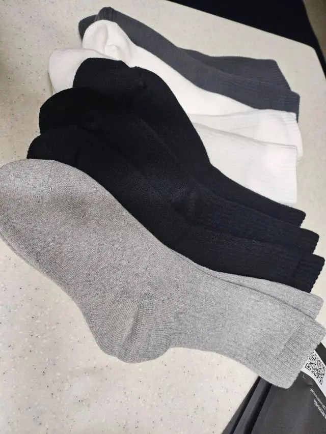 배송도생각보다 빠르고 일단퀄리티가 괜찮아요 도톰하니 수족냉증있으신분은 좋을것같아