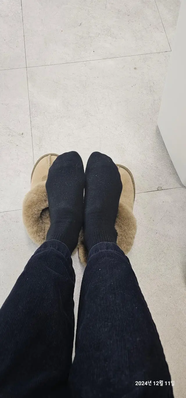 진짜 엄청 편하네요..데일리용으로 정말 최고입니다.. 건조기 돌려도 변형없이 신을수있