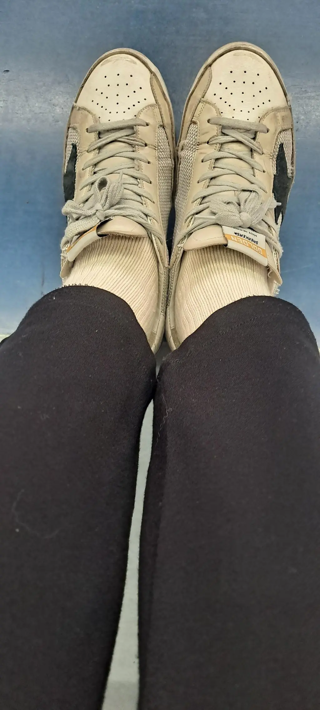 극세사 같은기모인줄알았는데 타올제질의 기모이여서 탄력성은 더 좋으네요  발이 편하