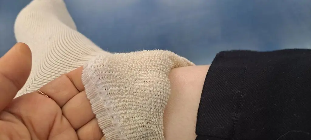 극세사 같은기모인줄알았는데 타올제질의 기모이여서 탄력성은 더 좋으네요  발이 편하