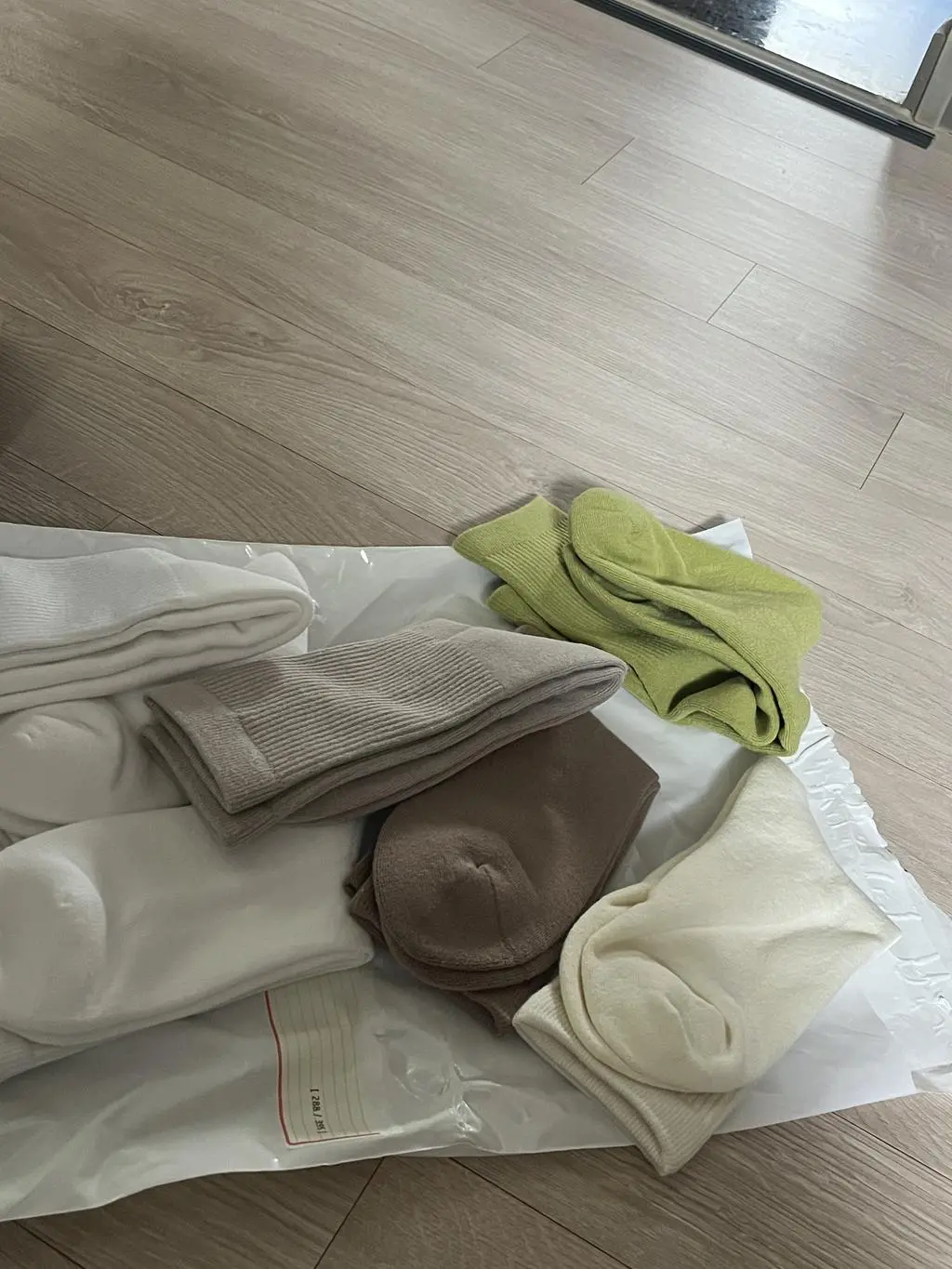 양말이 얼마나 좋겠어 하는 심정으로 샀는데 부드럽고 진짜 좋아요 더 일찍 살걸,,