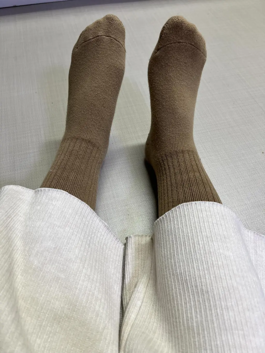 오늘 처음 신었는데 두툼하고 부드러워요
