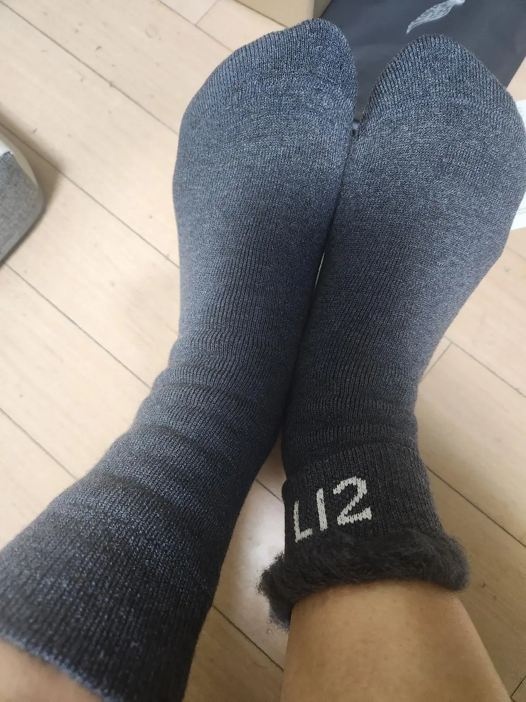 기모 라인 신다가 궁금해서 또 구매했고 발이 늘 차가운 저에겐 너무 따뜻하고 부드럽고