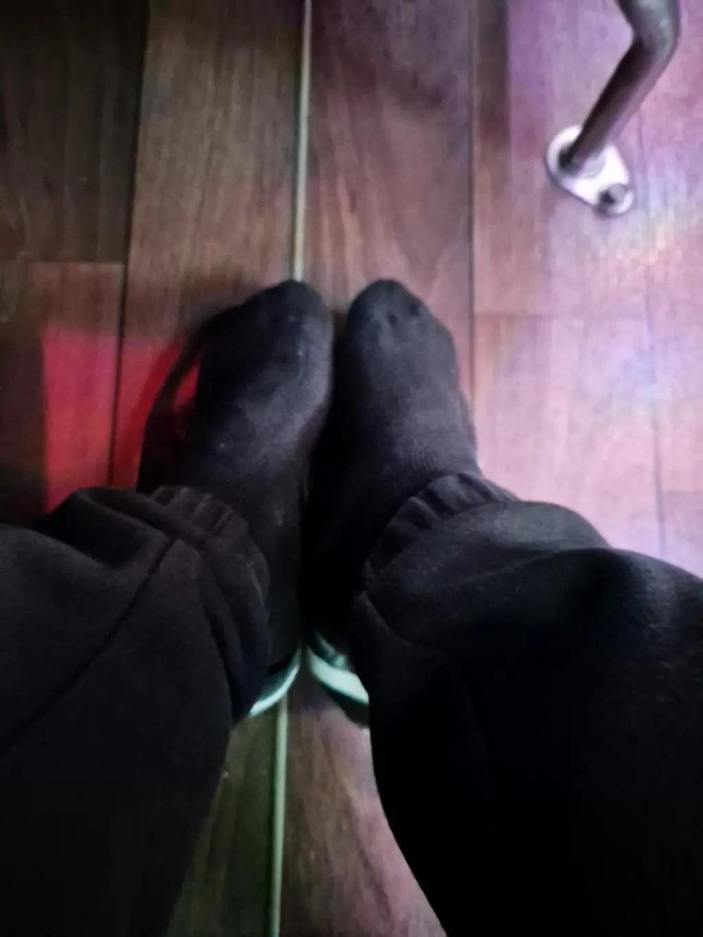 짱 좋습니다. 겨울만 되면 손발이차갑고 얼굴은 땀이나는 체질인데 겨울에는 이 양말하