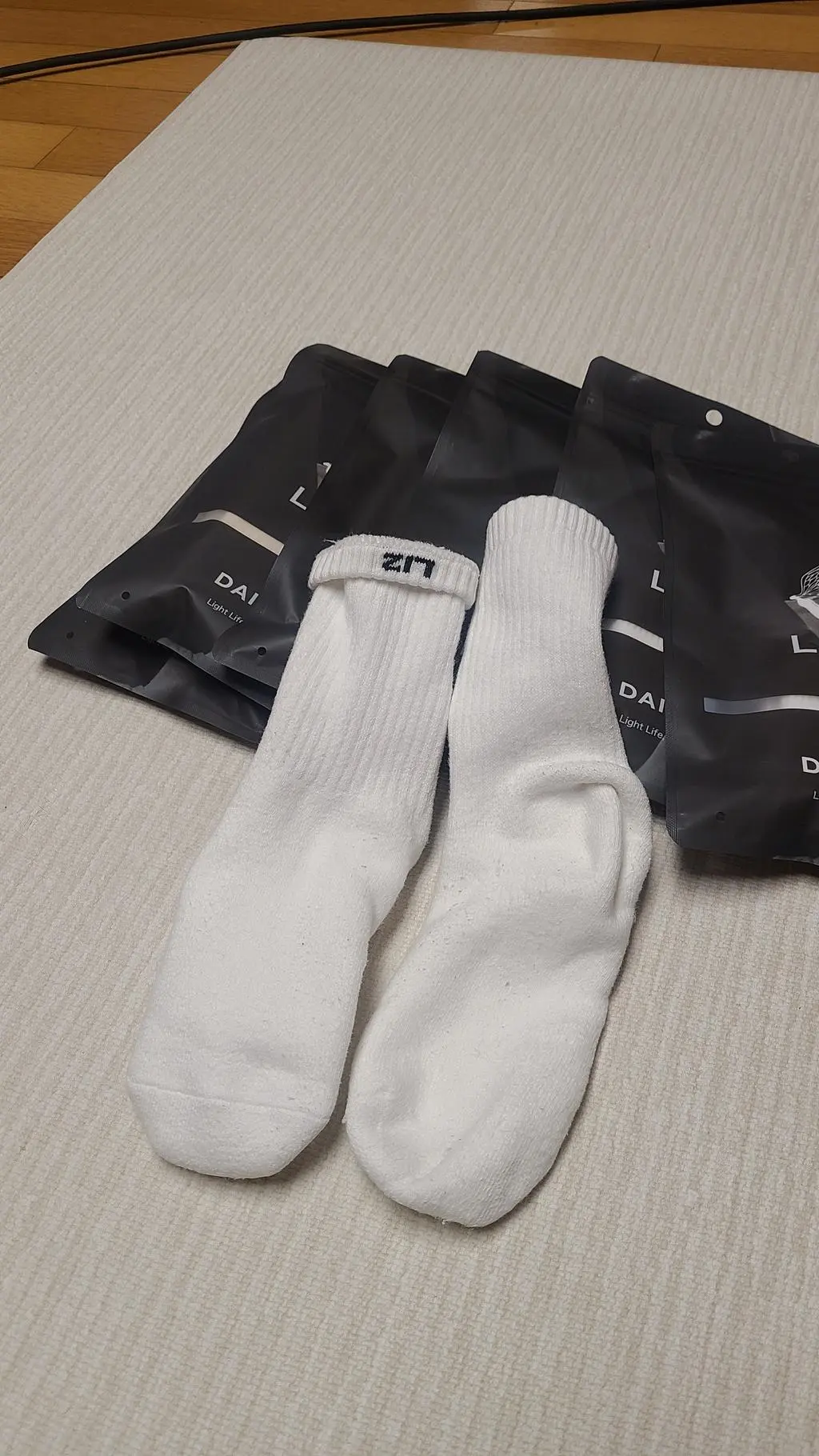 너무 괜찮습니다 바닥이 두툼하고 편하고 너무 따뜻해요 와이프가 잘샀다고 하네요 강추