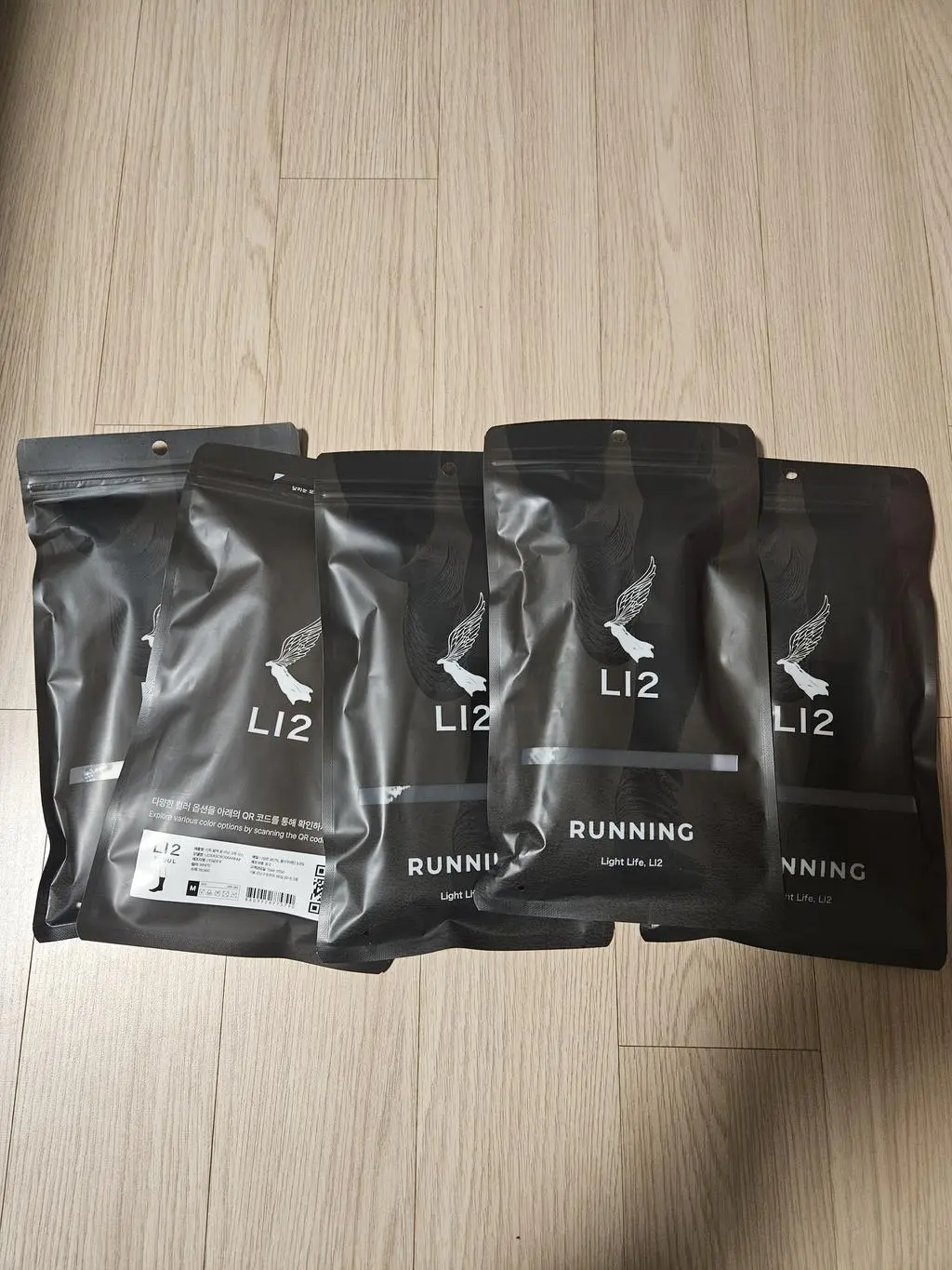 좋은가격에 좋은제품 잘구매했네요 아주 좋네요  굿초이스 오래걸어두  땀두 안차고 발