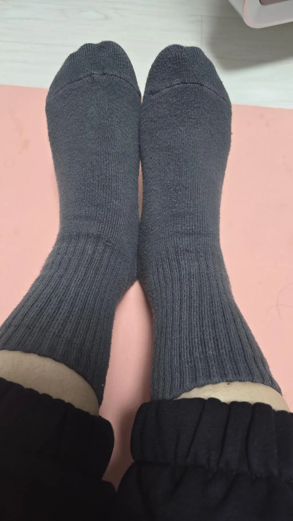 차콜색상 정말 마음에 듭니다. 적당히 어두워서 때가 덜 타면서 그렇다고 너무 어둡지도