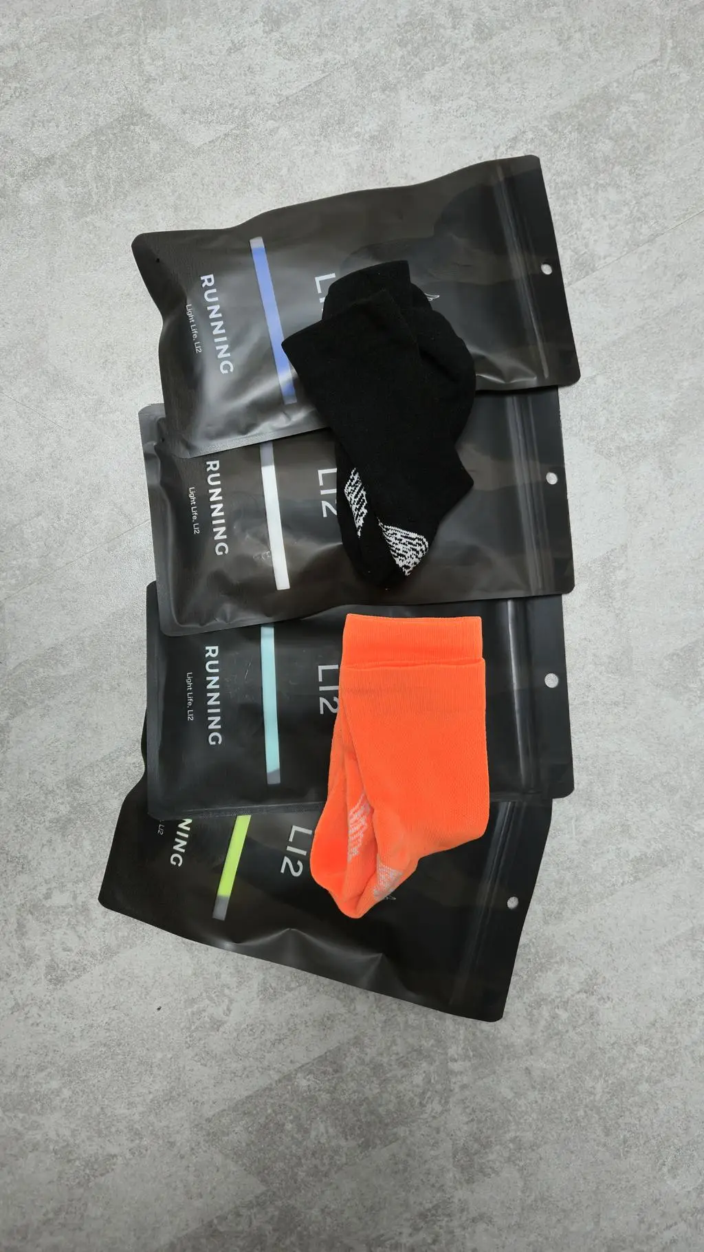 러닝삭스 한 켤레에 1만원이 채 안되는 가격인데, 일반적이 스포츠양말보다 확실히 기능