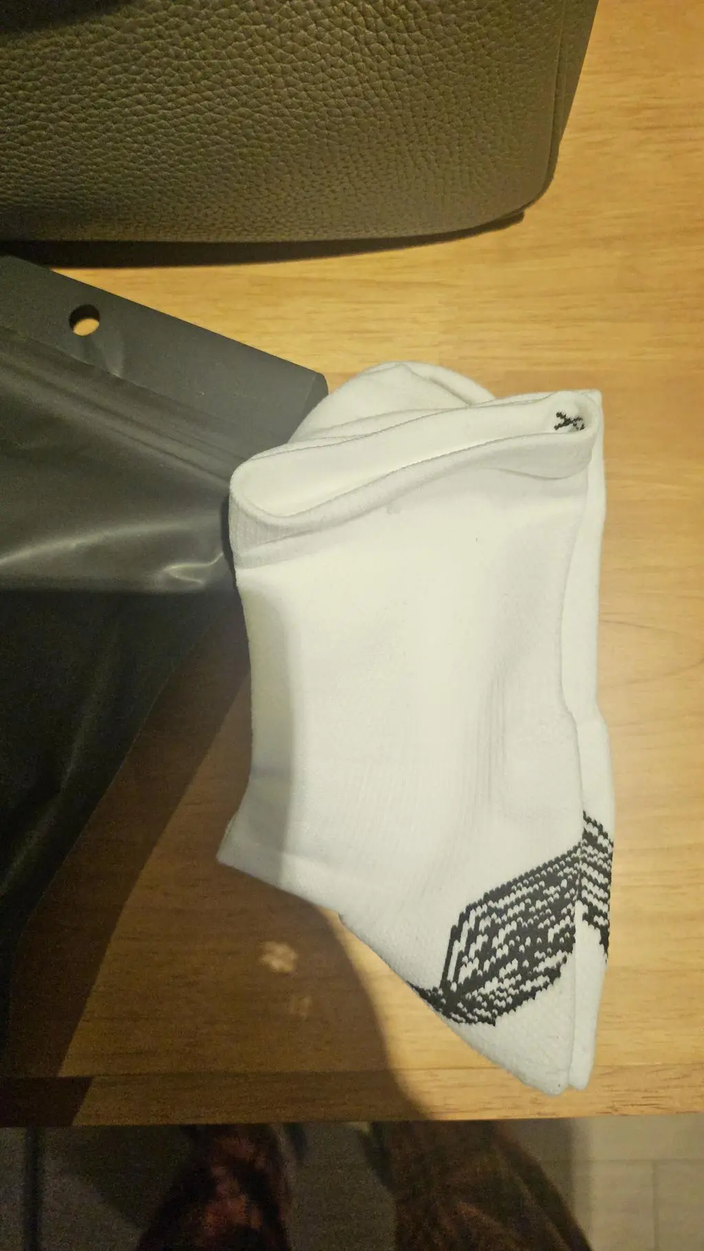 블랙 윙 러닝 크루삭스는 첫 구매인데..발목 다친이후 발목보호 양말 이것저것 많이 사