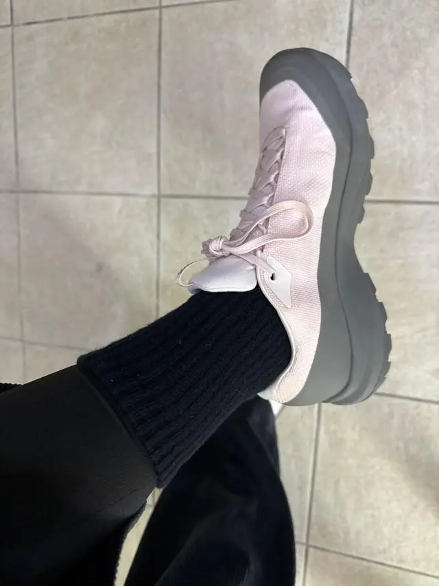 따뜻하고 두껍고 폭신폭신해요! 잘 신겠습니다!
