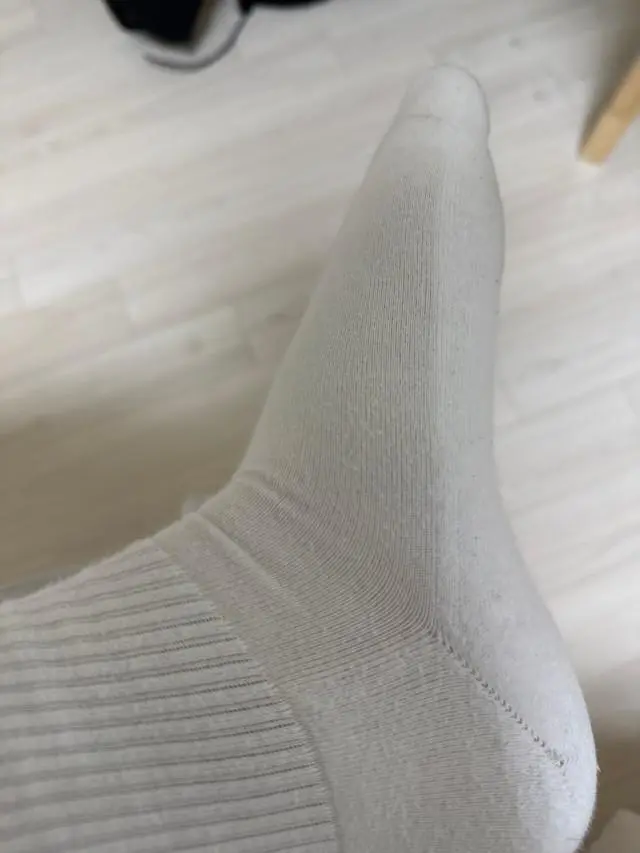 발 267인데 쫀쫀하게 맞아서 살이 살짝 보임
