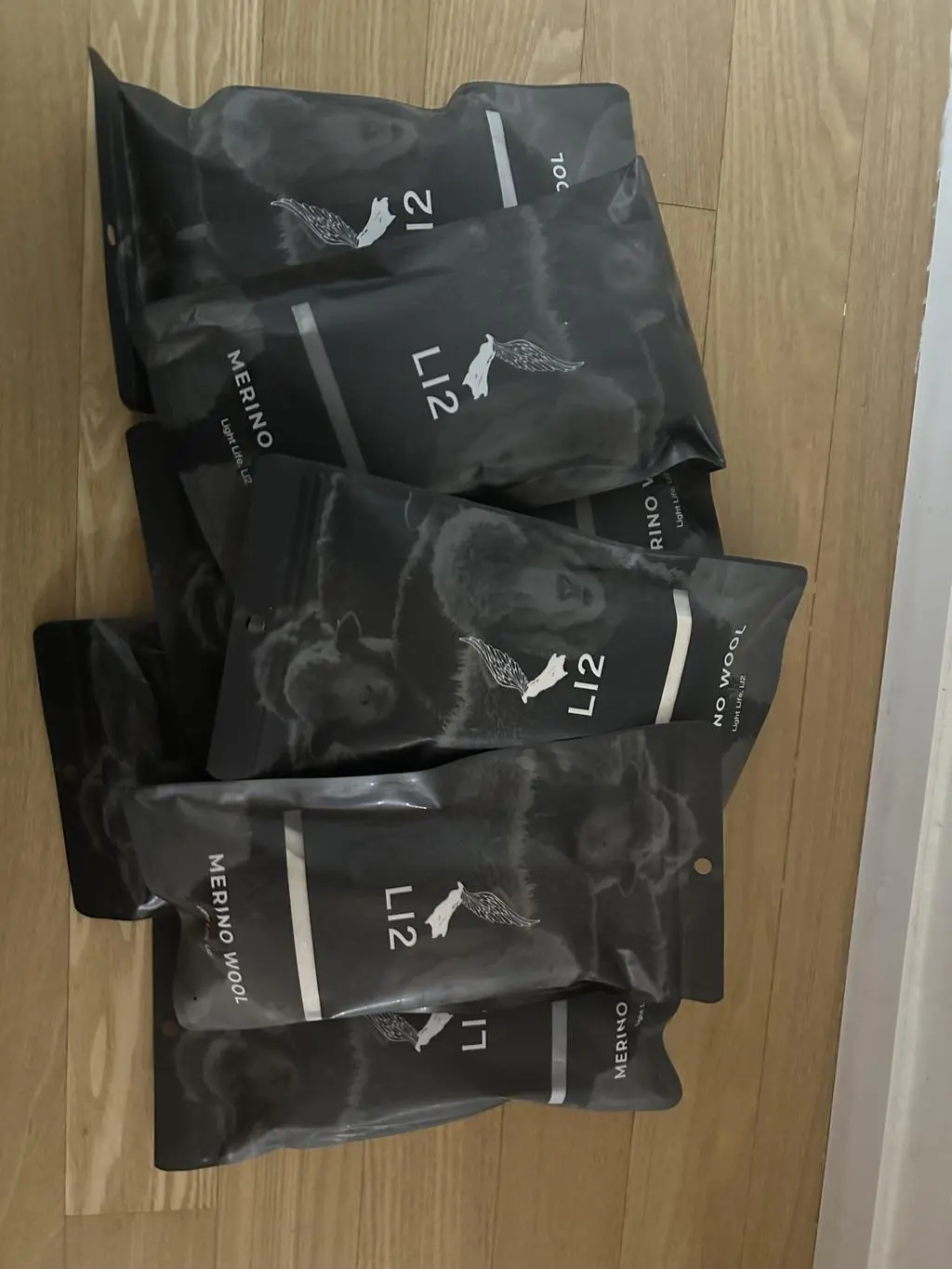 발이 시려웠는데 너무 좋습니다. 색상도 다양해서 매일 바꿔신고 있네요.