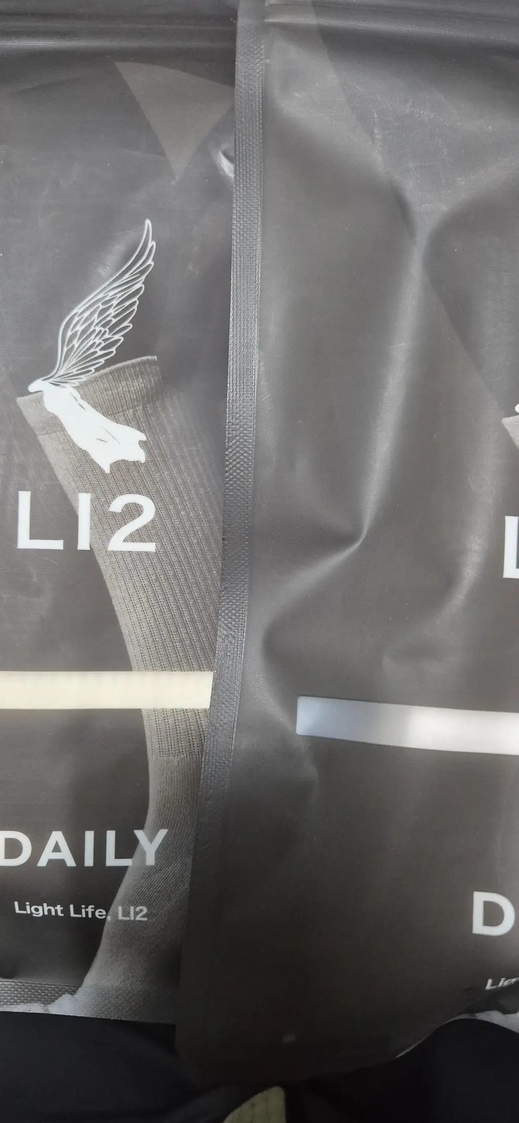 기존에 신었던 양말하고 비교가 많이 됩니다.
