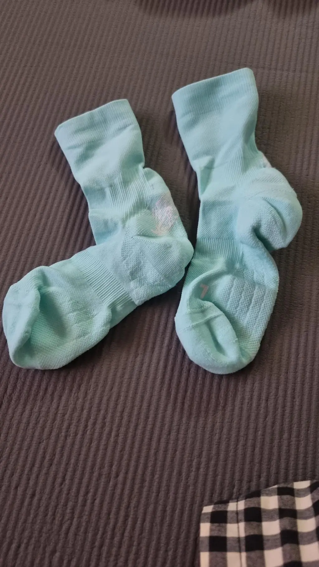 오늘 처음 러닝하며 신어봤습니다
