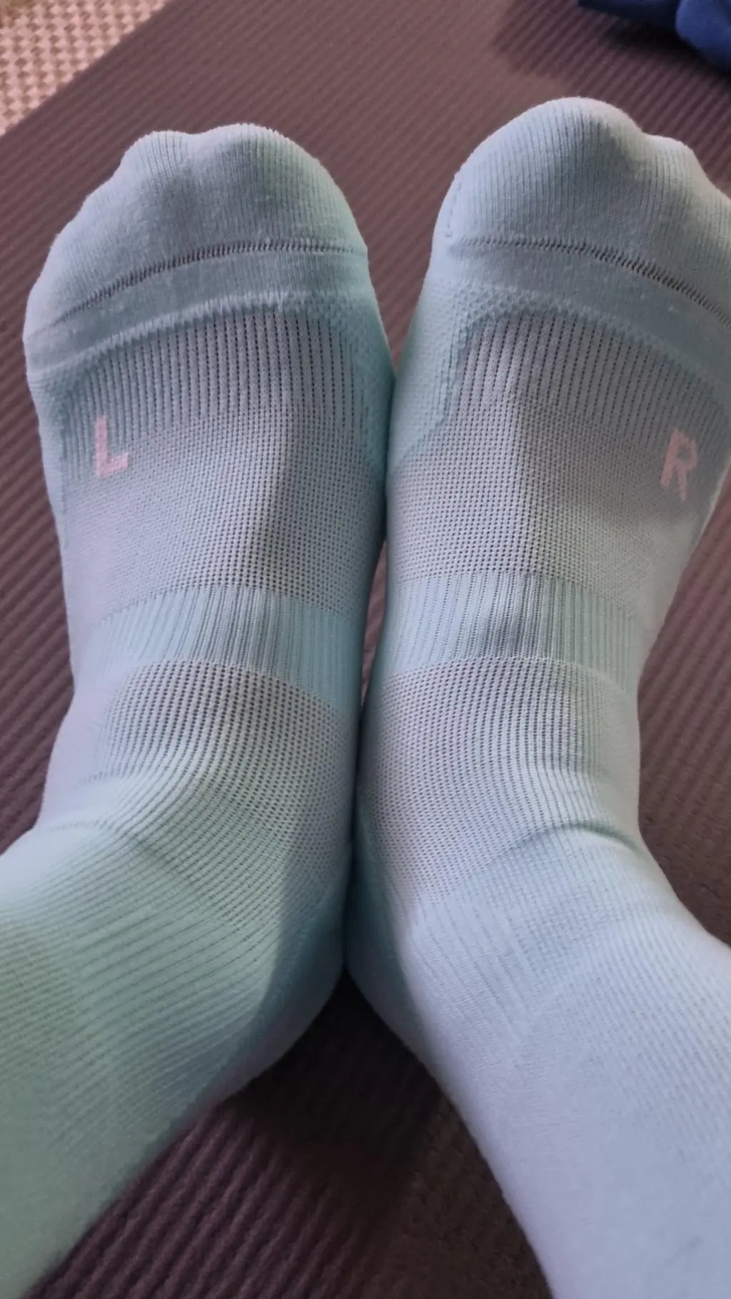 오늘 처음 러닝하며 신어봤습니다
