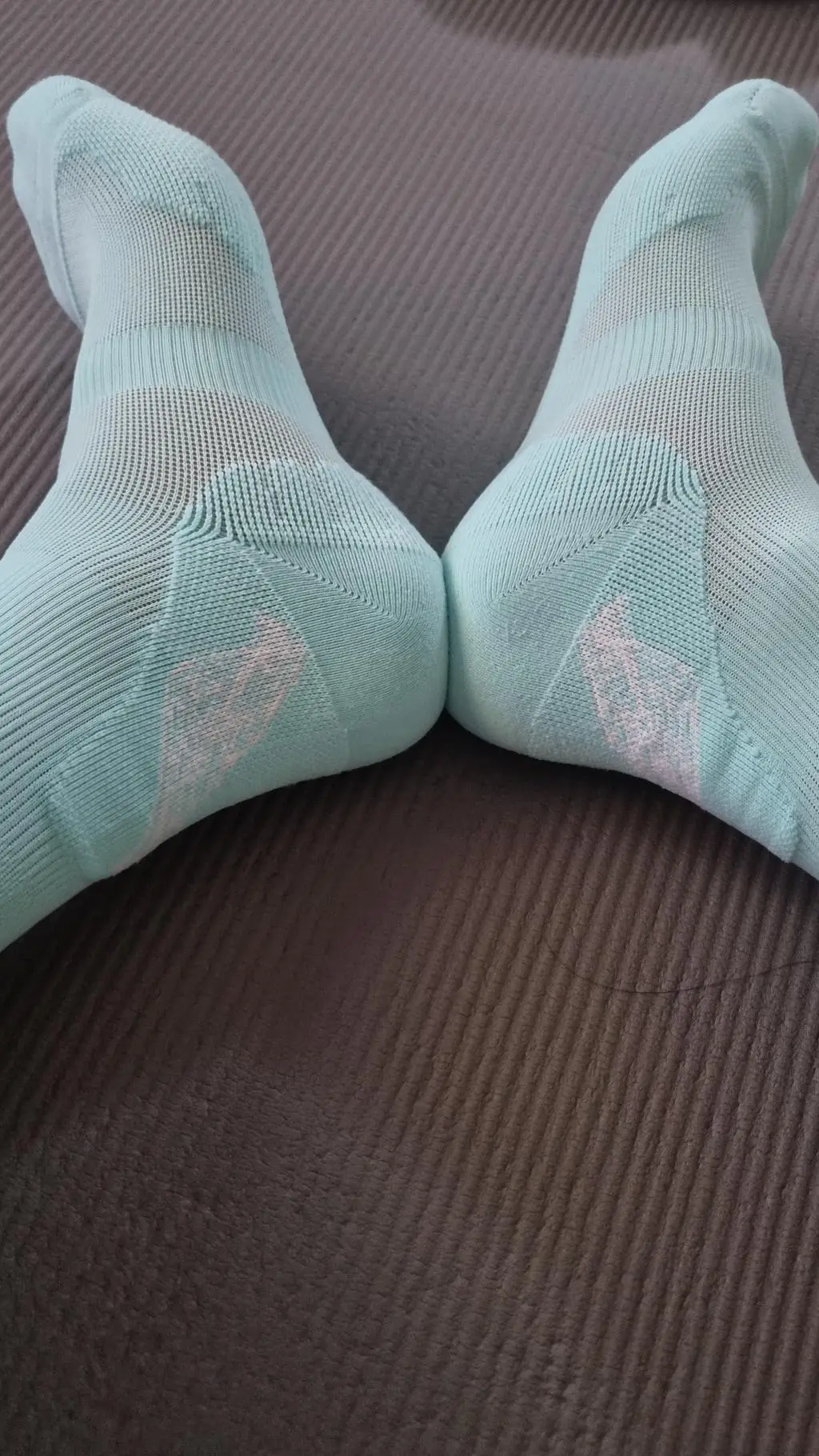 오늘 처음 러닝하며 신어봤습니다
