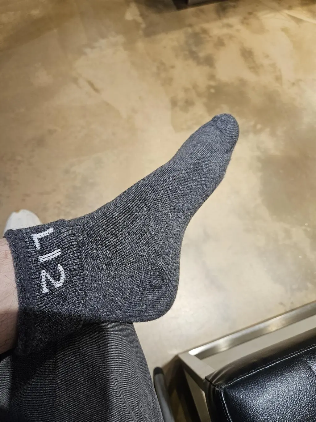 아주 보들보들 한것이 따뜻합니다  두께감이 좀 있고 목이 약간 짧은듯하나 전체적으로