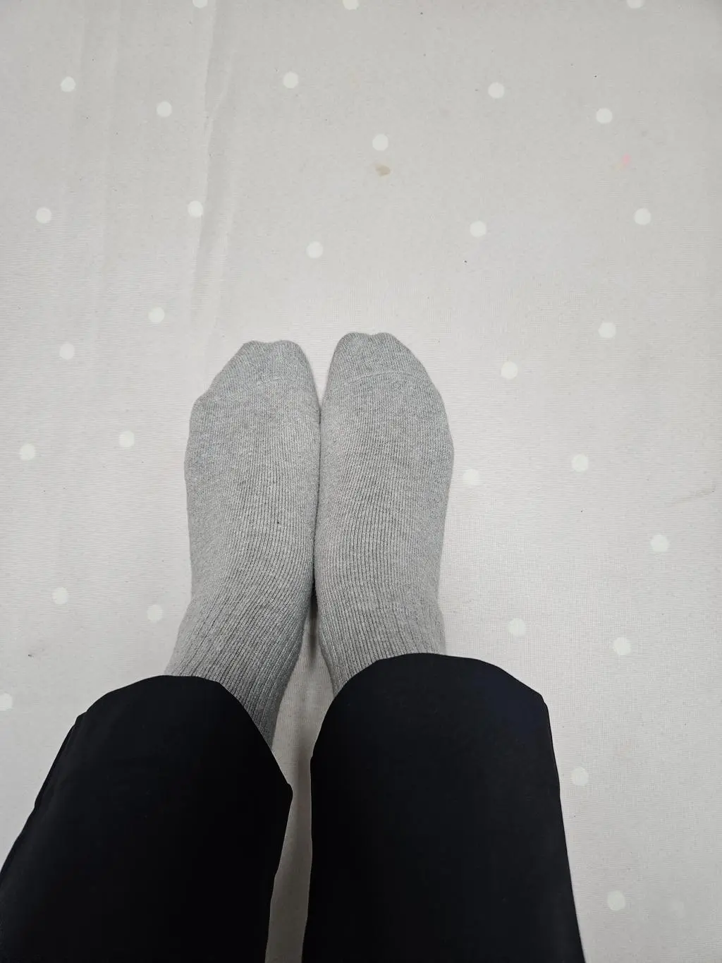 편안하고 따듯한 양말이네요. 제값하는 듯 합니다.