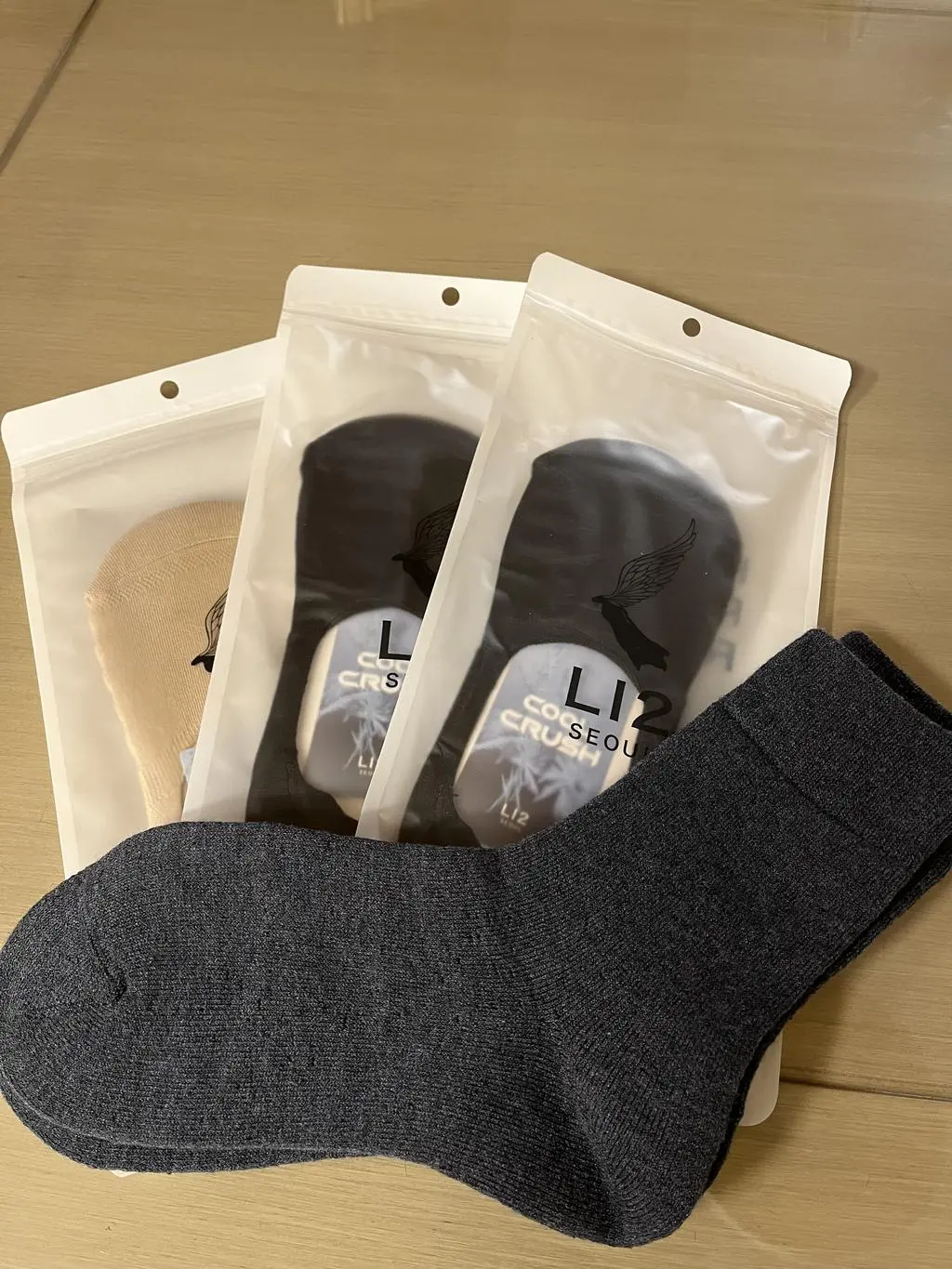 겨울에 메쉬운동화가 바람들어와 좀 서늘해서 어떨까싶어 구매해보았는데 따뜻하고 좋네