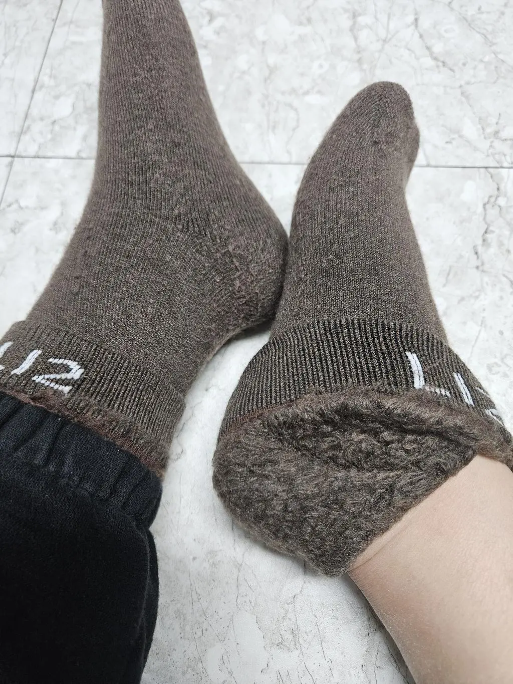 요고 요고 너무 따스함에다가  폭신한 그리고 발도 안아프고 넘 잘만든거같아요^^* 몇일