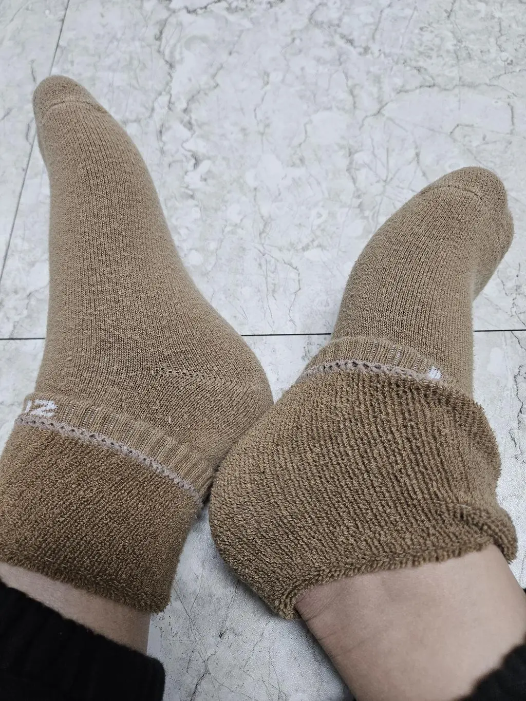 제가 웜 기모 데일리를 사고 울 또 샀는데요 둘다 정말 좋은데 데일리는 진짜 이름그대