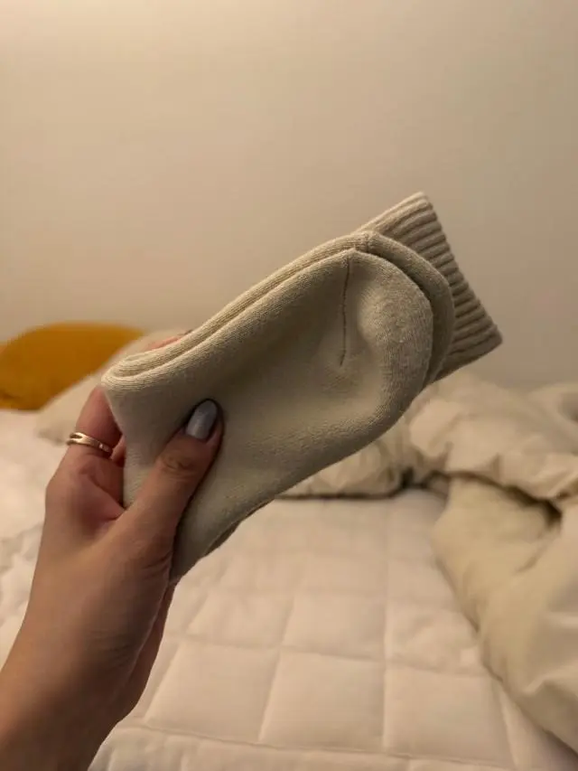 올겨울 아직 많아 춥지 않아 그런지 아직 신어보진 못했는데 확실히 많이 두껍네요.
