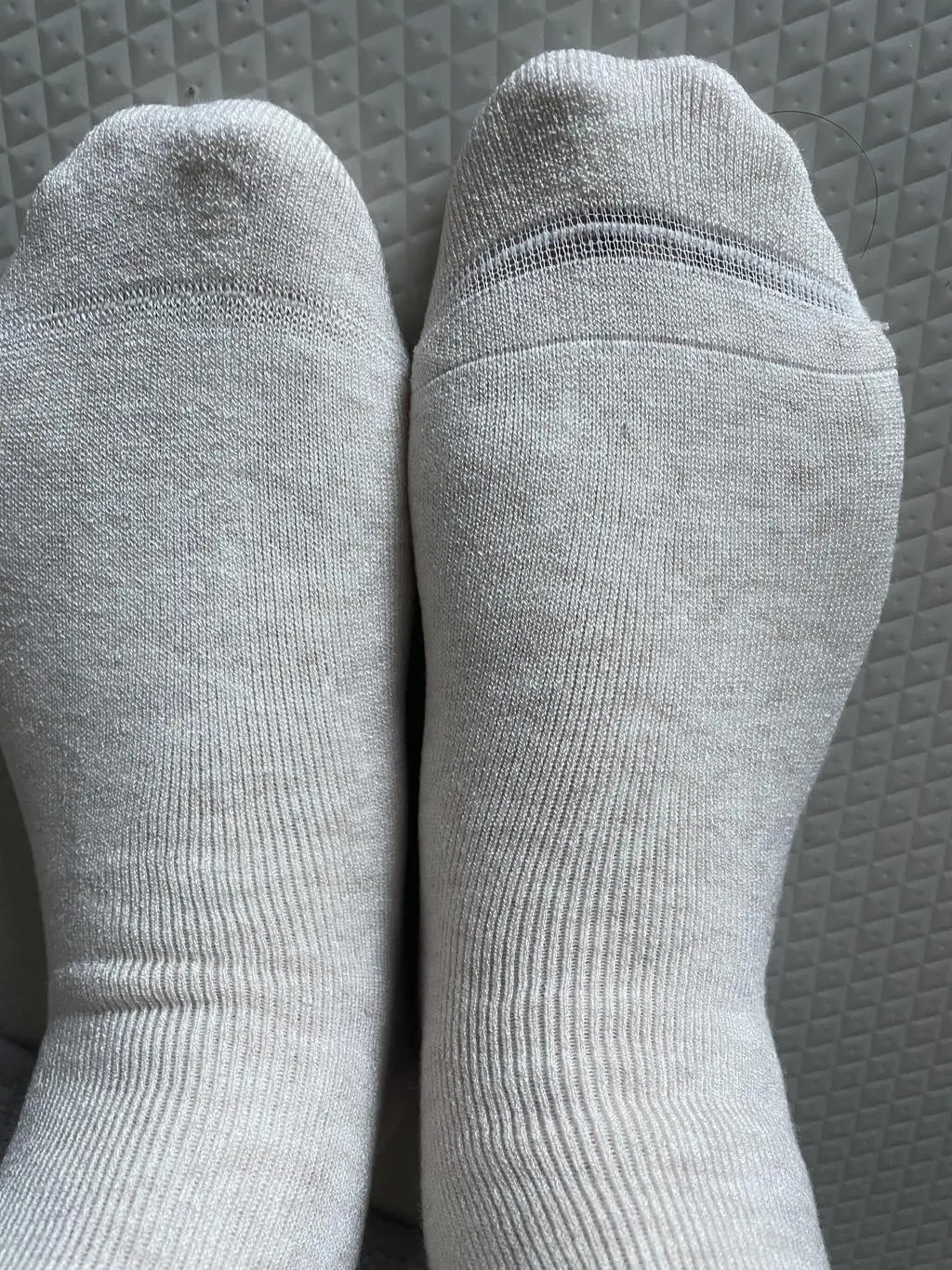 이건 왜 그런거죠?  불량이네요 ..따뜻하고 좋은데 한쪽이 잘못되었네요.오자마자 곱게