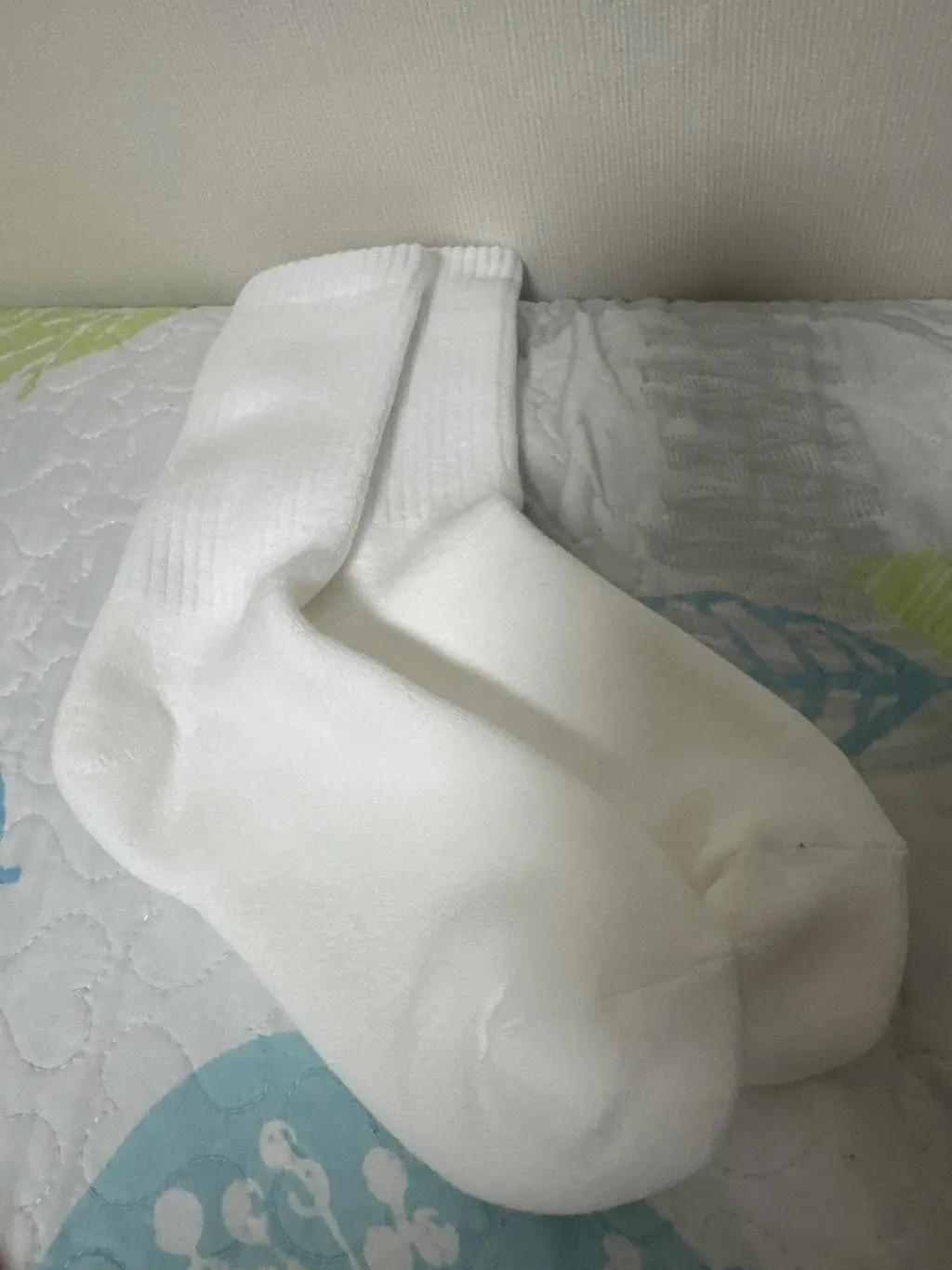 도톰한 두께인데 발이 답답하지 않고 산뜻하게 따뜻해요~^^ 추운곳에서도 발에서 열감이