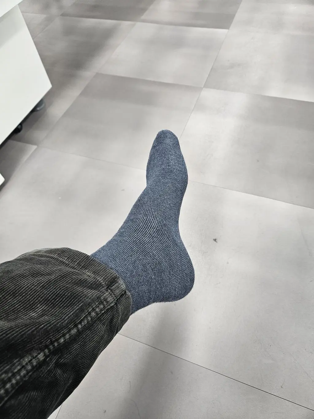 깔끔하고 신어도 답답하지 않아서 좋아요  이전 겨울용 양말보다 좋내요