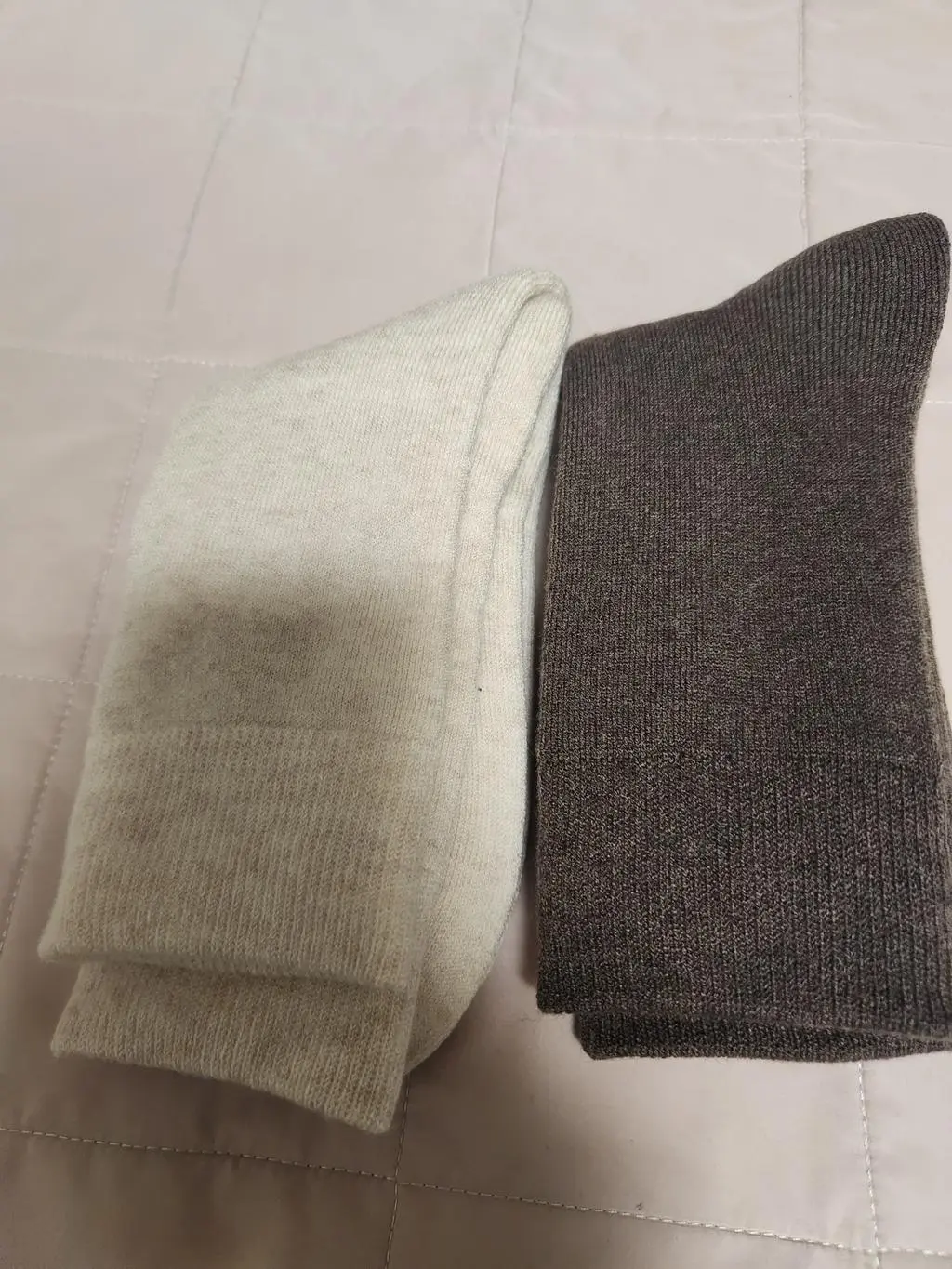 족저근막 봉합 수술 후 걸을 때마다 뒷꿈치쪽 통증이 심한데, 메리노 울 크루 삭스 신으