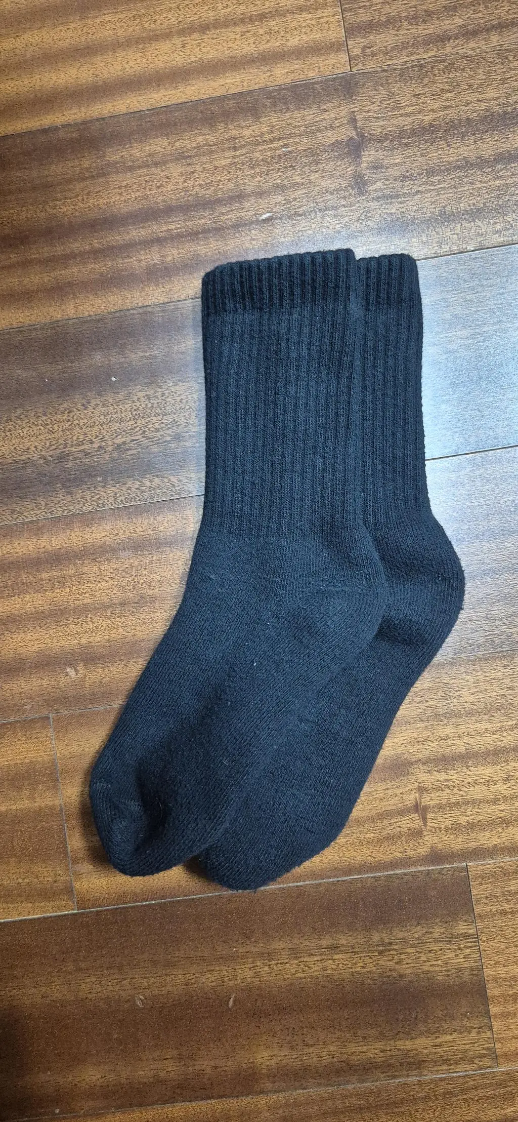 엄마와 같이 신으려고 색깔 나눠서 구매했어요. 엄마랑 저 모두 따뜻하고 편해서 너무 