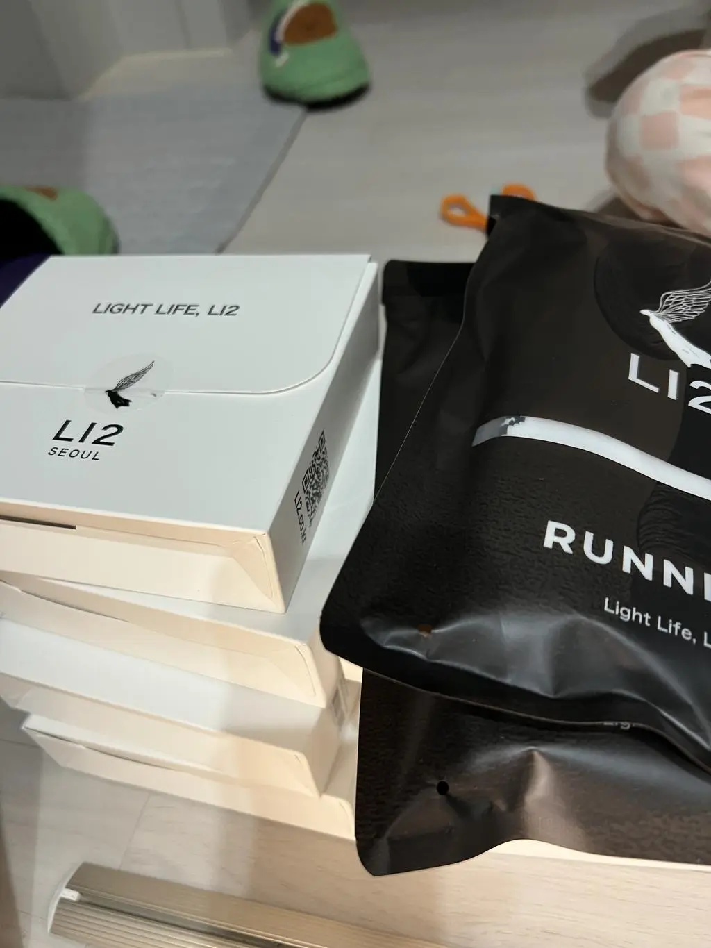 남편꺼 기존에 롱으러 샀는데 퍼포먼스 여름에 입기 좋을거 같아 할인가로 잘 구매했어